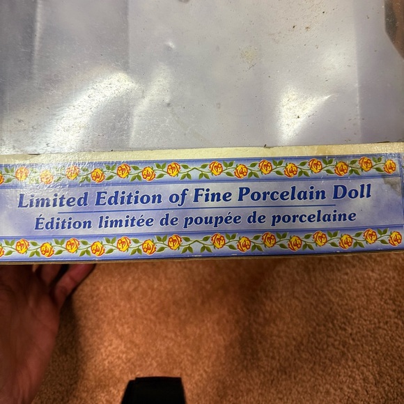 Samantha Collection - Elegant Red and White Doll with Fur Trim - Picture 11 of 12